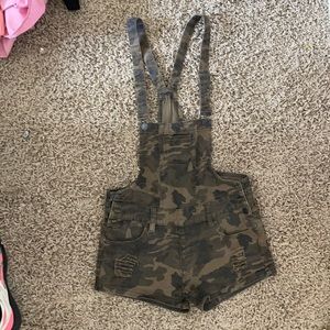 Overall shorts